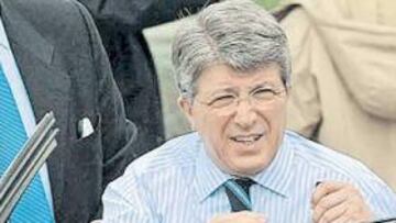 <b>ABRAZO. </b>Cerezo saludó con un buen talante a Pepe Murcia.