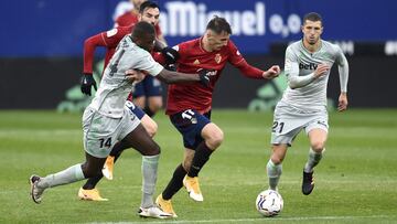 Carvalho trata de detener una contra de Budimir.