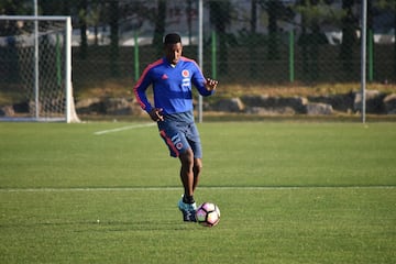 Óscar Murillo, uno de los centrales en la Selección Colombia que jugará ante Corea y China