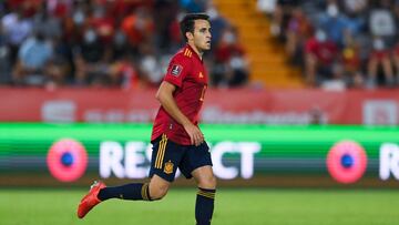 BADAJOZ, SPAIN - SEPTEMBER 05: Eric Garcia of Spain runs with the ball during the 2022 FIFA World Cup Qualifier match between Spain and Georgia at Estadio El Nuevo Vivero on September 05, 2021 in Badajoz, Spain. (Photo by David Ramos/Getty Images)