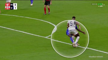 El pisotón de Djené a Bellingham por el que el Real Madrid reclamó penalti en su partido de la jornada 4 de LaLiga EA Sports contra el Getafe.