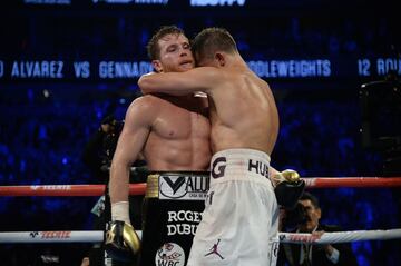 Tras vencer a Golovkin, 'Canelo' Ávarez festejó su triunfo.