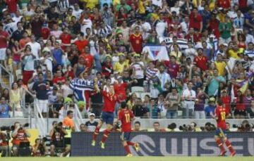 El delantero español Fernando Torres celebrando su gol 0-2