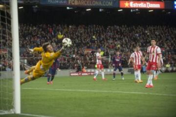 1-0. Messi anotó el primer tanto.