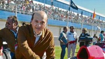 <b>CON LA SUPERLEAGUE. </b>Del Nido estuvo presente en Jerez para presenciar la prueba de la Superleague Fórmula. El piloto sevillista finalizó en sexta posición en la primera carrera y en undécima en la segunda. "La temporada de Liga será mejor que la de la Superleague", dijo el presidente de la entidad.
