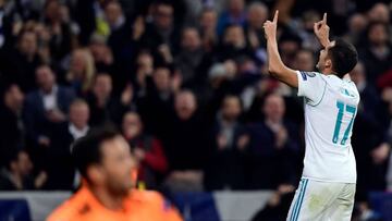 Real Madrid&#039;s Spanish midfielder Lucas Vazquez celebrates a goal during the UEFA Champions League group H football match Real Madrid CF vs Borussia Dortmund at the Santiago Bernabeu stadium in Madrid on December 6, 2017. / AFP PHOTO / JAVIER SORIANO