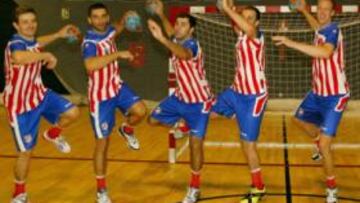 <b>PRIMERA LÍNEA RENOVADA. </b>Barachet, Lazarov, Cañellas, Ferrer, Markussen, Jurkiewicz y Balic tendrán el reto de marcar a Sterbik.