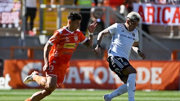 Futbol, Cobreloa vs Colo Colo
Fecha 23, Campeonato Nacional 2024.
El jugador de Colo Colo Carlos Palacios, controla el balon durante el partido ante Cobreloa por la primera division realizado en el estadio Zorro del Desierto Calama, Chile.
01/09/2024
Pedro Tapia/Photosport
Football, Cobreloa vs Colo Colo
23nd turn, 2024 National Championship.
The Colo Colo Carlos Palacios player controls the ball during the match against Cobreloa for the first division held at the Zorro del Desierto Calama stadium, Chile.
01/09/2024
Pedro Tapia/Photosport