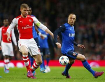 Per Mertesacker y Dimitar Berbatov.