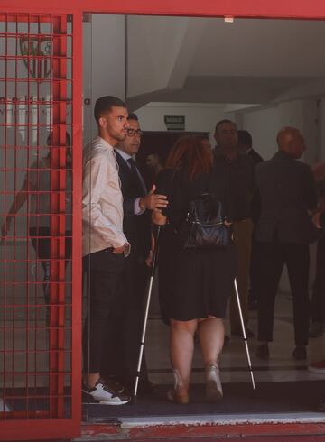 Dani Ceballos, jugador del Real Madrid, en la capilla ardiente de José Antonio Reyes en el estadio Sánchez Pizjuán.
