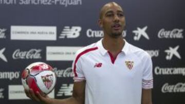 El centrocampista franc&eacute;s Steven N&#039;Zonzi durante su presentaci&oacute;n oficial como nuevo jugador del Sevilla.