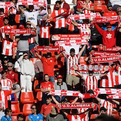 El Almería pone rumbo a Anduva con su afición a bordo