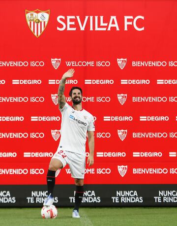 El malagueño Isco se da un baño de masas en su presentación en el Sánchez Pizjuán.