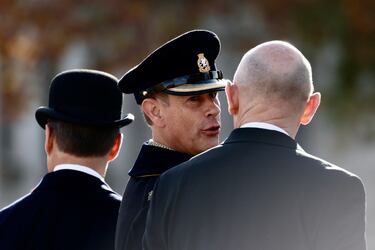 Eduardo de Edimburgo, miembro de la familia real británica, actual duque de Edimburgo, durante la ceremonia anual del Domingo del Recuerdo en el Cenotafio de Whitehall, en Londres.