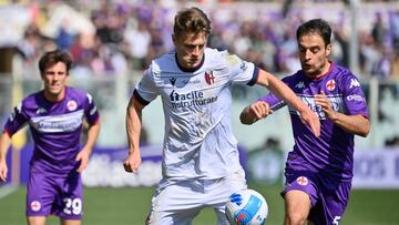 Svanberg, jugador del Bolonia, durante un partido contra la Fiorentina.