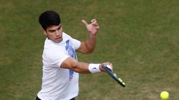 FILE PHOTO: Tennis - Queen's Club Championships - Queen's Club, London, Britain - June 15, 2025 Spain's Carlos Alcaraz during practice ahead of the tournament Action Images via Reuters/Andrew Couldridge/File Photo