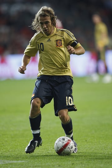 El 20 de agosto de 2008, debutó con España coincidiendo con el primer partido de Vicente del Bosque como seleccionador. Solamente disputó dos partidos con la selección absoluta.