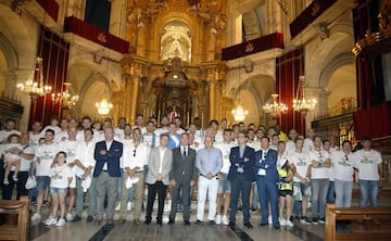 Los jugadores del Elche celebraron con la ciudad su vuelta a la categoría de plata.