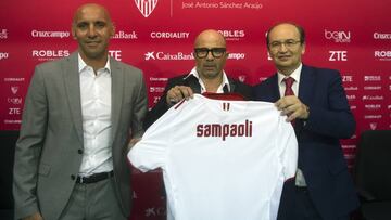 Sampaoli, junto a Monchi y Jos&eacute; Castro. 