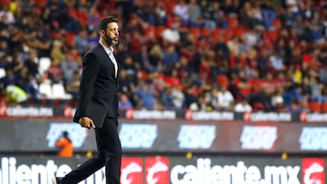 TIJUANA, MEXICO - AUGUST 30: Jorge Bava, head coach of Leon, walks at halftime during the 6th round match between Tijuana and Leon as part of the Torneo Apertura 2024 Liga MX at Caliente Stadium on August 30, 2024 in Tijuana, Mexico. (Photo by Gonzalo Gonzalez/Jam Media/Getty Images)