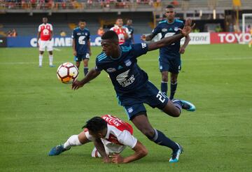 Morelo hizo su séptimo gol en la Libertadores. No alcanzó para vencer a Emelec.
