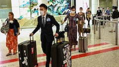 Singapore to make arriving passengers wear monitoring wristbands