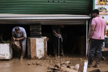 Vista de la zona de desastre mientras continúan las labores de búsqueda y rescate y el proceso de entrega de ayuda en la zona cero de Paiporta.