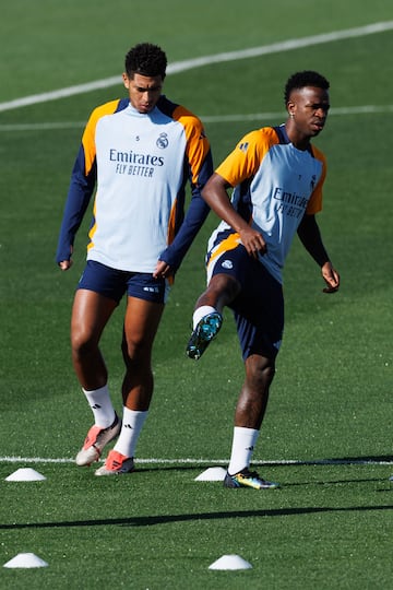 Bellingham y Vinicius, durante el último entrenamiento del Real Madrid.