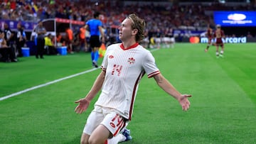 Live: Canada strike first after US blunder