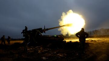 Ukrainian soldiers with the 43rd Heavy Artillery Brigade fire a projectile from a 2S7 Pion self propelled cannon, as Russia's attack on Ukraine continues, during intense shelling on the front line in Bakhmut, Ukraine, December 26, 2022. REUTERS/Clodagh Kilcoyne REFILE - CORRECTING INFORMATION