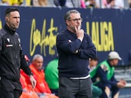 Sergio González en el banquillo del JP Financial Estadio.