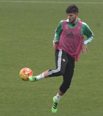 48. Dani Ceballos (España). Juega de volante y defiende al Betis de su país.