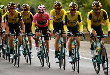 El equipo Jumbo con Roglic a la cabeza.