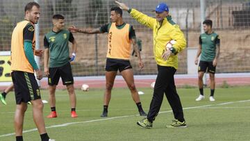 Mel reconoció que su equipo no piensa en la derrota del derbi canario, y sí en el Córdoba