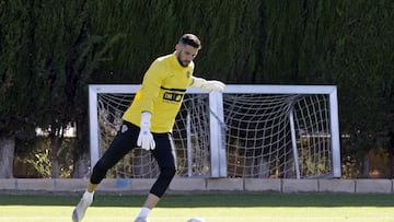 Kiko Casilla.