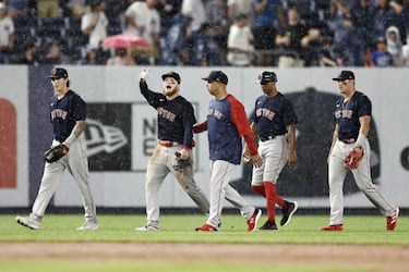 Red Sox walk-off after Verdugo is hit with an object thrown by fan