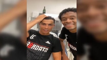 Cuadrado celebra con "el hombre de los récords", Cristiano Ronaldo