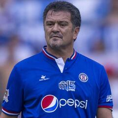 Hermosillo señala que nueva directiva de Cruz Azul lo utilizó para llegar al poder