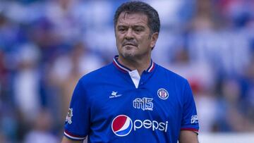 Hermosillo señala que nueva directiva de Cruz Azul lo utilizó para llegar al poder