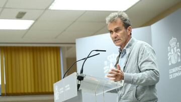MADRID, SPAIN - SEPTEMBER 21: The director of the Coordination Center for Health Alerts and Emergencies Fernando Simon speaks during a press conference on the evolution of the COVID-19 convened at the Ministry of Health, on September 21, 2020 in Madrid, Spain. (Photo by Oscar J. Barroso / AFP7 / Getty Images)