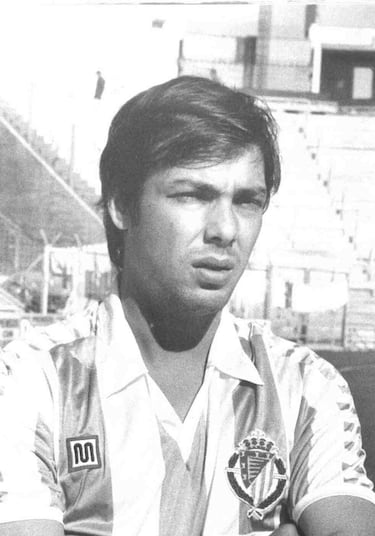 Defendió los colores del Valladolid de 1984 a 1987.