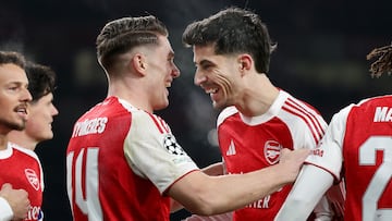 LONDON (United Kingdom), 28/01/2026.- Arsenals Viktor Gyokeres (L) celebrates with team mate Kai Havertz (R) after scoring the 1-0 lead against Kairat Almaty during the UEFA Champions League match between Arsenal FC and Kairat Almaty at the Emirates Stadium in London, Britain, 28 January 2026. (Liga de Campeones, Reino Unido, Londres) EFE/EPA/ANDY RAIN
