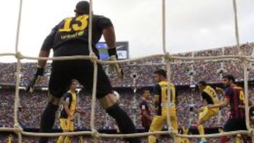 El Atlético se proclamó campeón en el Camp Nou la pasada temporada con este gol de Godín.