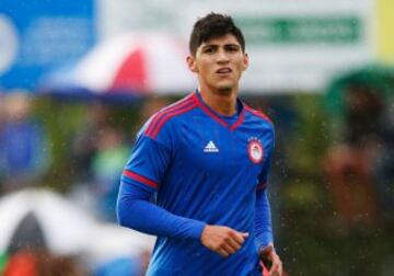 Alan Pulido prefiere jugar en Europa pero Chivas no le desagrada en lo absoluto.