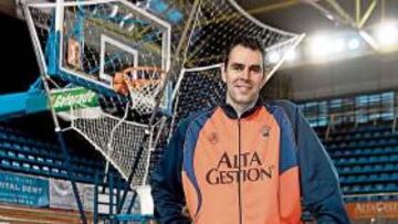 <b>UNA MÁQUINA. </b>Jorge García, con el aparato de tiro del Fuenlabrada.