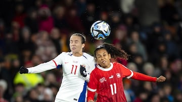 Hamilton (New Zealand), 25/07/2023.- Guro Reiten of Norway (L) and Switzerland's Coumba Sow (R) in action during the FIFA Women's World Cup 2023 group A soccer match between Switzerland and Norway in Hamilton, New Zealand, 25 July 2023. (Mundial de Fútbol, Nueva Zelanda, Noruega, Suiza) EFE/EPA/MICHAEL BUHOLZER
