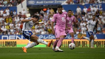 Iván Azón, en el momento del remate en el primer gol.