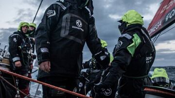 La tripulación del 'Dongfeng' de Caudrelier espera el ataque del 'Mapfre' español en la tercera etapa de la Volvo Ocean Race.