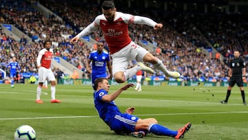 LEICESTER, ENGLAND - APRIL 28: Sead Kolasinac of Arsenal in action with Jonny Evans of Leicester City during the Premier League match between Leicester City and Arsenal FC at The King Power Stadium on April 28, 2019 in Leicester, United Kingdom.  (Photo b