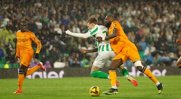 La jugada del penalti en el minuto 52 de partido. Antonio Rdiger derriba a Jess Rodrguez momentos antes del mano a mano con Thibaut Courtois.